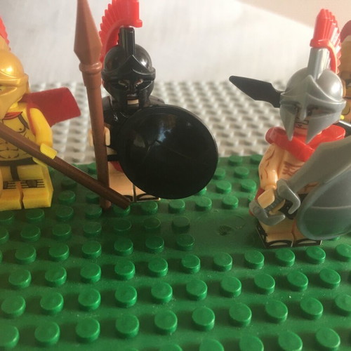 Spartans figures like new, pack of 4 armed Spartans