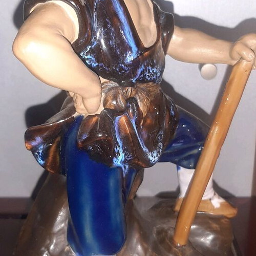 Chinese worker statue made of porcelain like new, height 26 cm