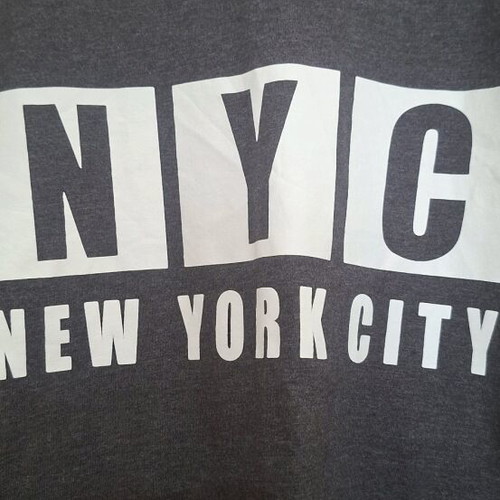 Tshirt gray with New York City print new, size small