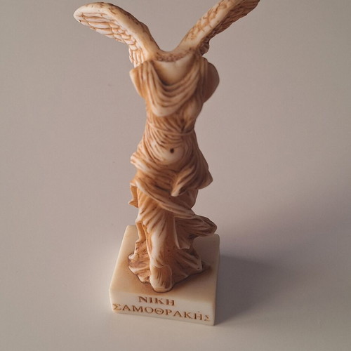 Nike of Samothrace alabaster souvenir statue like new, 12cm