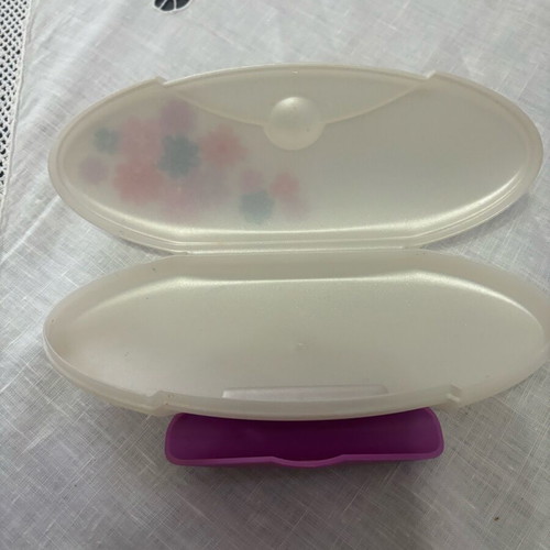 Tupperware glasses case used