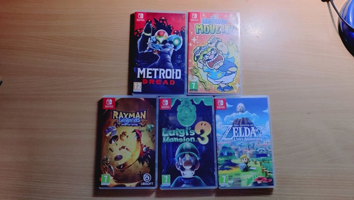 Nintendo Switch used with case, 5 games… - € 235,00 - Vendora.cy