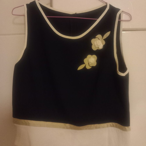 Sleeveless top like new with elegant details, size M