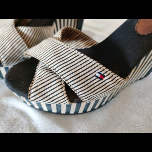 Tommy Hilfiger ladies canvas platform shoes used, size 37, navy blue and cream