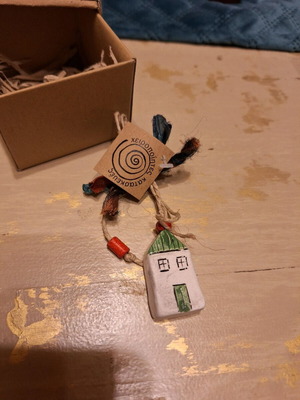 Κεραμικό σπιτάκι χειροποίητο 8 cm με το κουτάκι του νέο