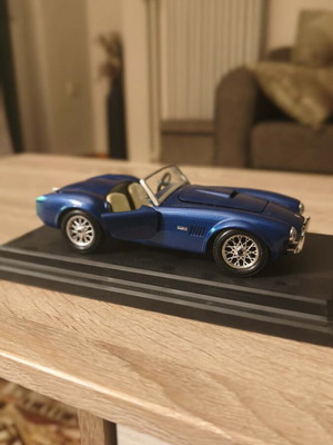 Bburago Ford AC Cobra 427 (1965) model car