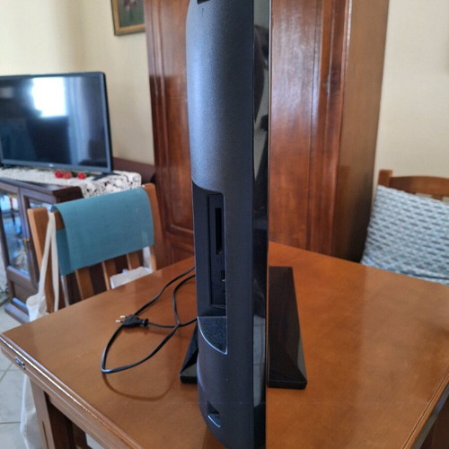 Sony Bravia 32'' KDL32BX340 TV used with remote and stand