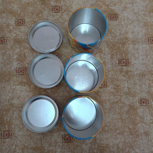 Looney Tunes metal tins in good condition, set of 3