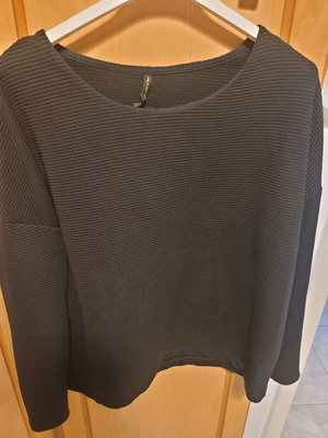 Stradivarius blouse used, black with ribbing size M