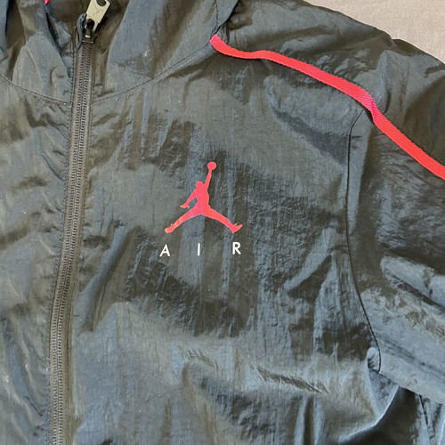 Jordan windbreaker unisex, like new, black and red, size L