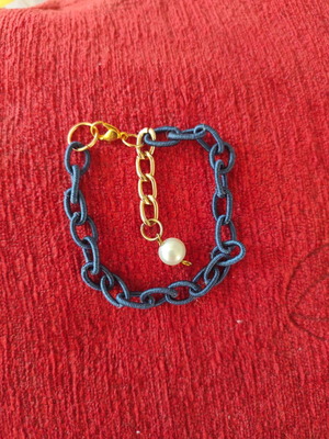 Chain bracelet handmade with thread, like new, blue