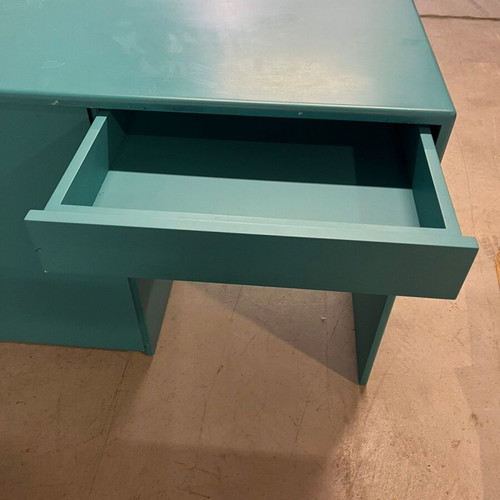 Office furniture used in very good condition