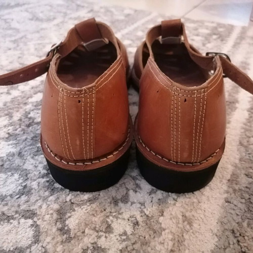 Men's leather sandals with anti-slip sole size 43 new, unworn