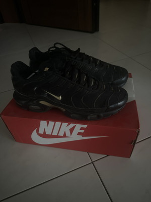 Nike Tn Air Max μαύρα και χρυσαφί, σαν καινούργιο, μέγεθος 43