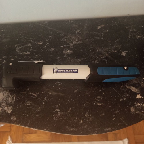 Michelin bicycle pump like new with dual outlet