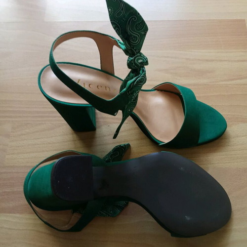 Vicenza sandals new, size 41, green, 9" heel
