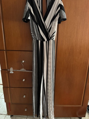 JusTop black and white jumpsuit like new with lace details, size M