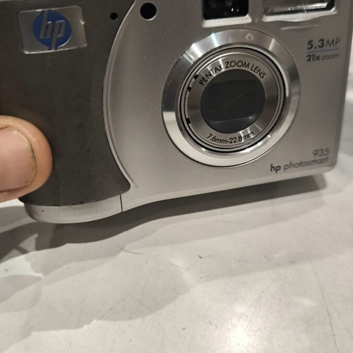 Hp digital camera like new with case and 512 GB card