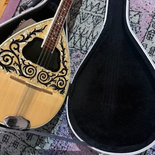 Handmade bouzouki like new with case from Thessaloniki