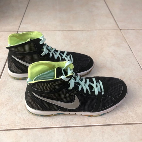 Nike athletic shoes like new, women's size 40