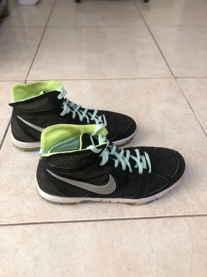 Nike athletic shoes like new, women's size 40