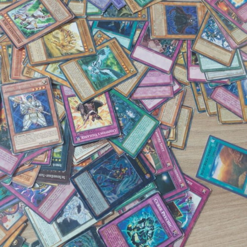 Yu-Gi-Oh trading card game 300+ cards, like new