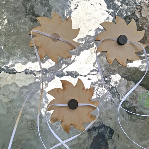 Wooden suns like new, set of 3, with magnet and ribbons