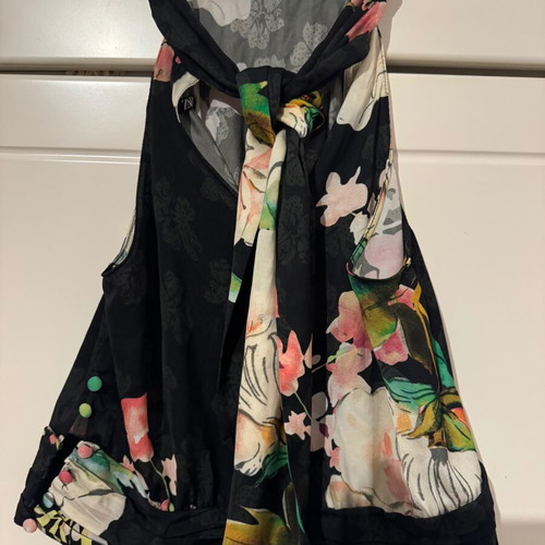 Zara top with floral design, size M, like new
