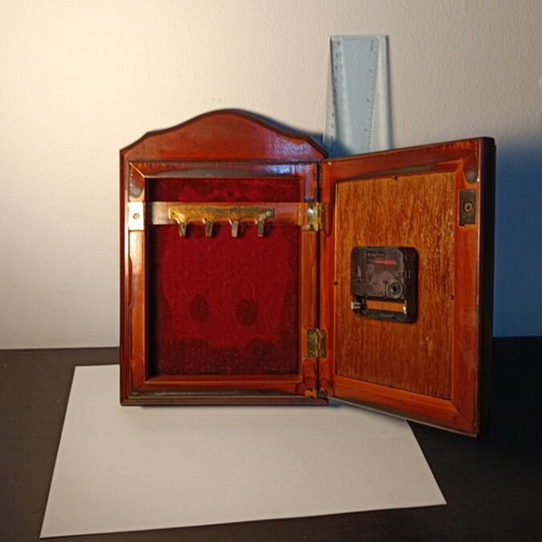 Wall clock used with key holder