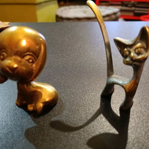 Bronze decorative miniatures like new, dog paperweight, cat with patina