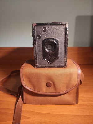 Agfa camera used, includes case, vintage decor