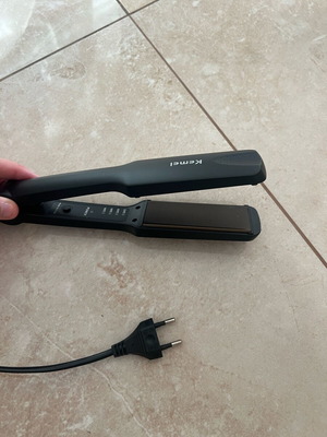 Cleverista hair straightener like new