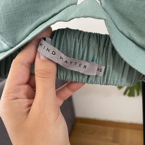 Mind Matter top with elastic and built-in support like new, green turquoise