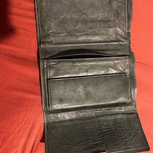 Leather wallet used in very good condition