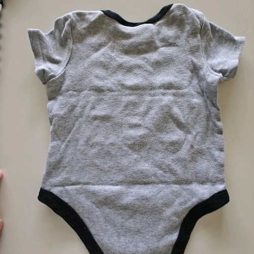 Short-sleeve bodysuits used, pack of 3 for 3-month baby