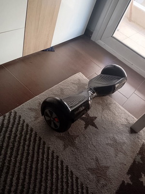 Urban Glide hoverboard with charger and blue lights