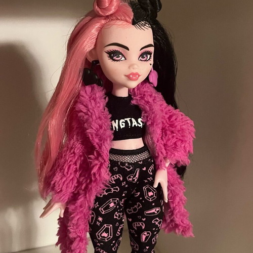 Mattel Creepover Draculaura doll new, complete without stand