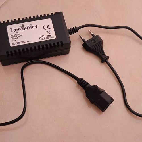 Top Garden charger like new, 12V DC 1.2A output