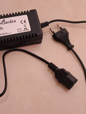 Top Garden charger like new, 12V DC 1.2A output