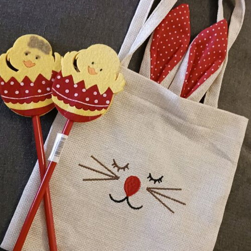 Fabric handbag like new with embroidered details and 2 pencils