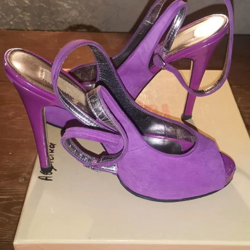Jennifer Lopez purple pumps used, size 38