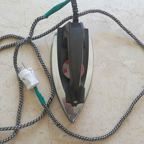 Vintage Ruton iron used, model R02108RU, made in Holland