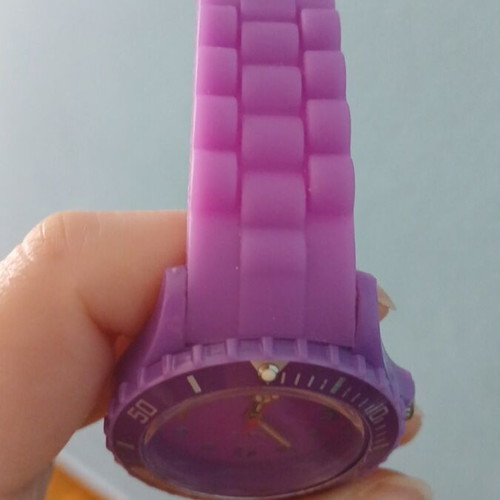 Wristwatch purple quartz like new women's