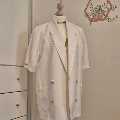 Short-sleeve white jacket like new, size M