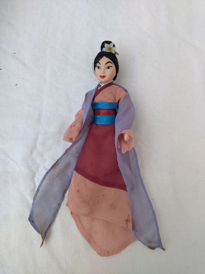 Mulan used collectible porcelain doll Disney