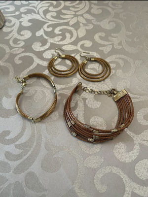 Jewelry set used with brown and gold details
