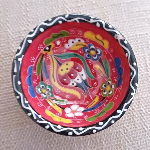 Decorative bowls set of 3 like new