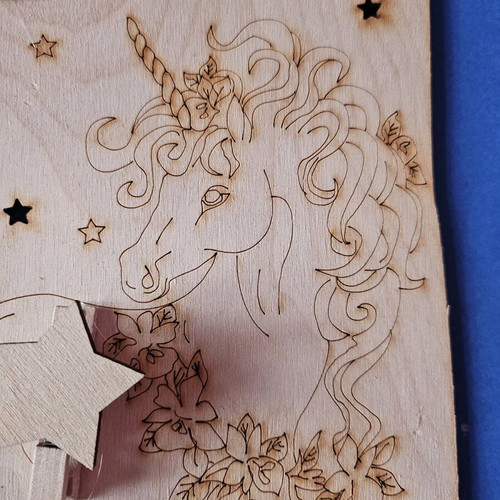 Wooden decorative plaque like new with unicorn and clip
