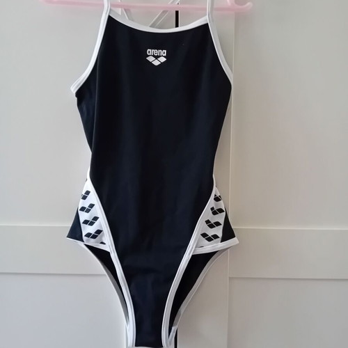 Arena girls' swimsuit size 128cm, like new
