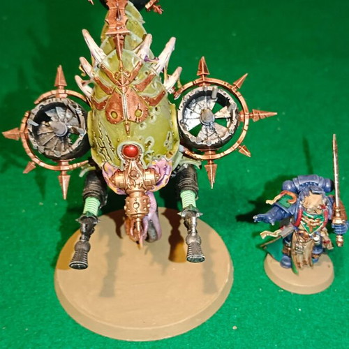 Warhammer 40K Painted Miniatures Set 13 new, 2 various miniatures